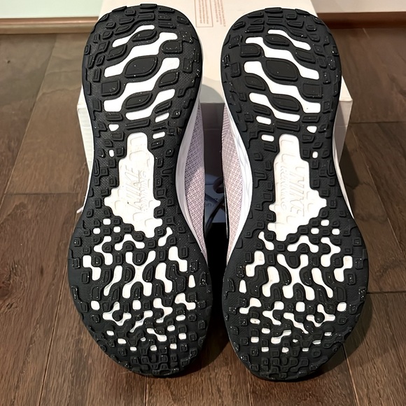 Nike Girls Running Sneakers - Picture 7 of 10